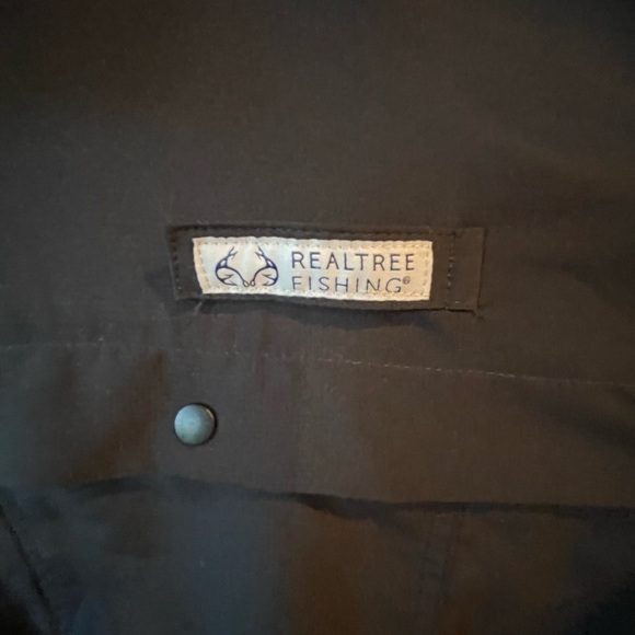 🎣🖤NWT Realtree Black Fishing Guide Shirt size 2XL. So many details on this shirt - Picture 13 of 15